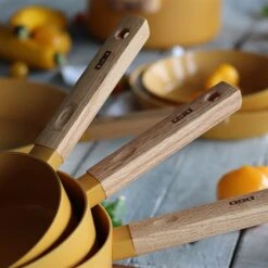 Casserole Ector Induction Aluminium Revêtu Manche En Bois 18 Cm Jaune 10 Casserole Ector Induction Aluminium Revêtu Manche En Bois 18 Cm Jaune -Peuyer Magasin 108003 3 1 Casserole Ector induction aluminium revetu manche en bois 18 cm jaune Ogo