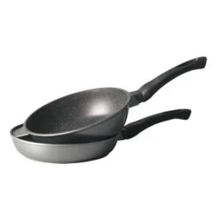 Lot 1 Poêle + 1 Sauteuse Avec Couvercle Avec Revêtement Dur Comme La Pierre 24 Cm -Peuyer Magasin 10908 1 2 Lot 1 Poele 1 Sauteuse avec couvercle avec revetement Dur comme la pierre 24 cm Mathon