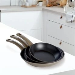 Lot De 3 Poêles Antiadhérentes Prestige 20, 24 Et 28 Cm 5 Lot De 3 Poêles Antiadhérentes Prestige 20, 24 Et 28 Cm -Peuyer Magasin 13918 1 2 Lot de 3 Poeles antiadherentes Prestige 20 24 et 28 cm Mathon