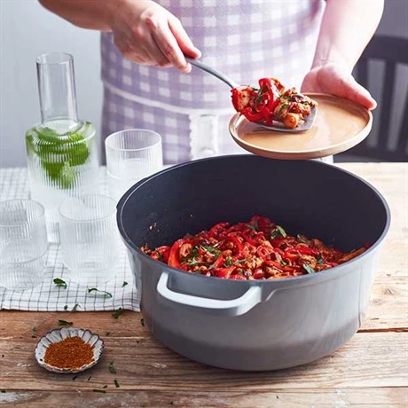 Cocotte Légère Ronde En Fonte D'aluminium 28 Cm 6,7 L Coloris Gris 4 Cocotte Légère Ronde En Fonte D'aluminium 28 Cm 6,7 L Coloris Gris – Image 2