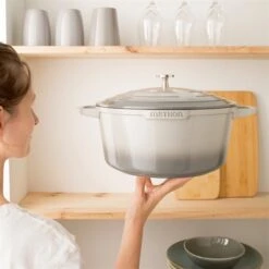 Cocotte Légère Ronde En Fonte D'aluminium 28 Cm 6,7 L Coloris Gris 8 Cocotte Légère Ronde En Fonte D'aluminium 28 Cm 6,7 L Coloris Gris -Peuyer Magasin 203005 2 4 Cocotte legere ronde en fonte d aluminium 28 cm 6 7 L coloris gris Mathon