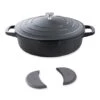 Lot Cocotte Légère Basse Ronde En Fonte D'aluminium 28 Cm Noir Et Deux Maniques Silicone -Peuyer Magasin 209011 0 3 Lot cocotte legere basse ronde en fonte d aluminium 28 cm noir et deux maniques silicone Mathon