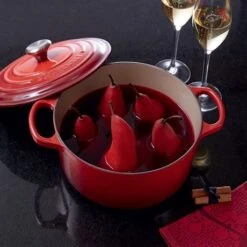 Le Creuset Cocotte Fonte Rond 24 Cm Cerise -Peuyer Magasin 213179 2 3 Cocotte fonte rond 24 cm cerise Le Creuset
