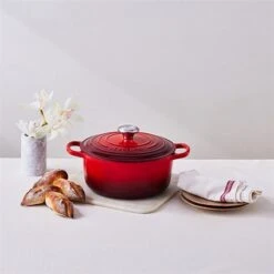 Le Creuset Cocotte Fonte Rond 20 Cm Cerise -Peuyer Magasin 213211 4 2 Cocotte fonte rond 20 cm cerise Le Creuset