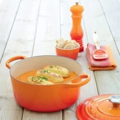 Le Creuset Cocotte Fonte Rond 20 Cm Volcanique -Peuyer Magasin 213212 2 2 Cocotte fonte rond 20 cm volcanique Le Creuset